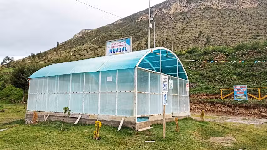 «Aguas Termales» de Huajal
