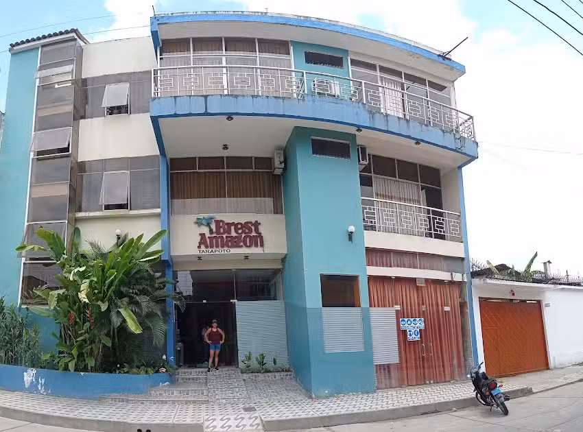 BREST AMAZON TARAPOTO PERU