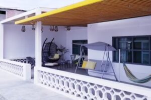 BRET HOUSE, Hospedaje y alquiler de casa en playa Tortugas.