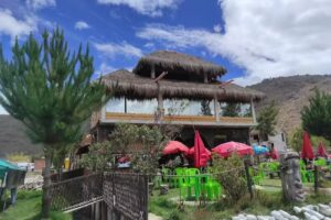 Camino al Muelle de Sausacocha