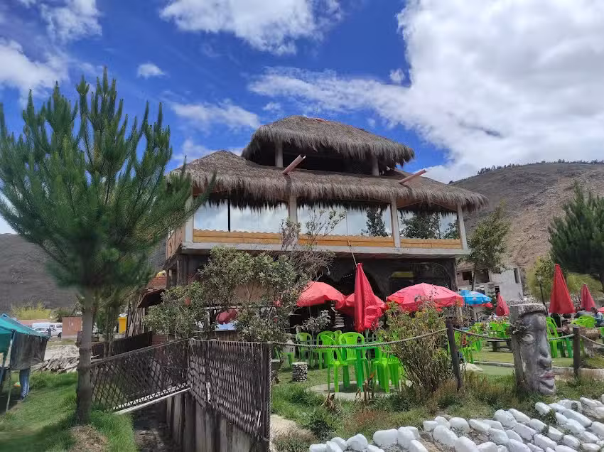 Camino al Muelle de Sausacocha