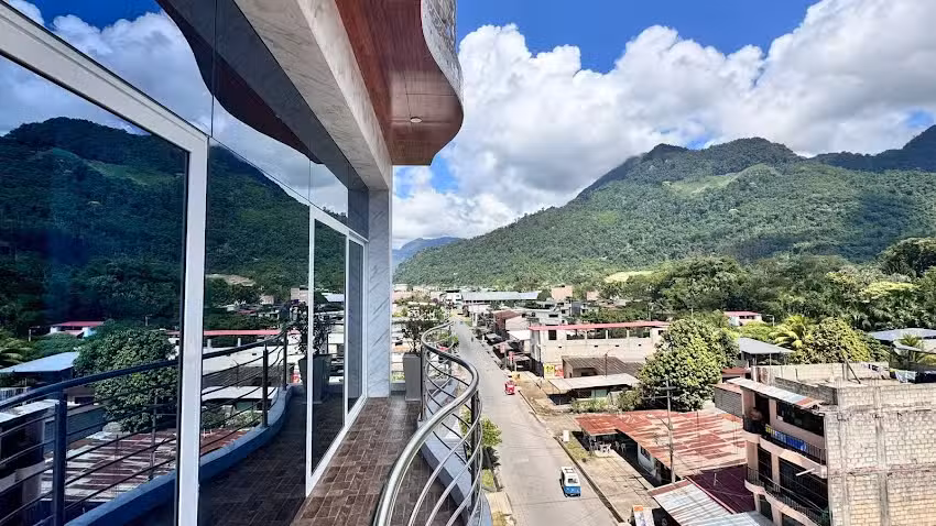 Caruzo Hotel And Suites