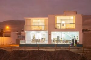 Casa de Playa VISTAMAR con piscina primera fila – Camaná, Arequipa – Perú