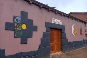 Casa Taller Cholo de Oro Raqchi – Cusco Perú Hotel