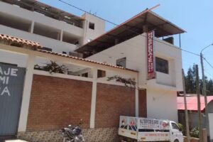 Hospedaje Tayta Rumi más cochera