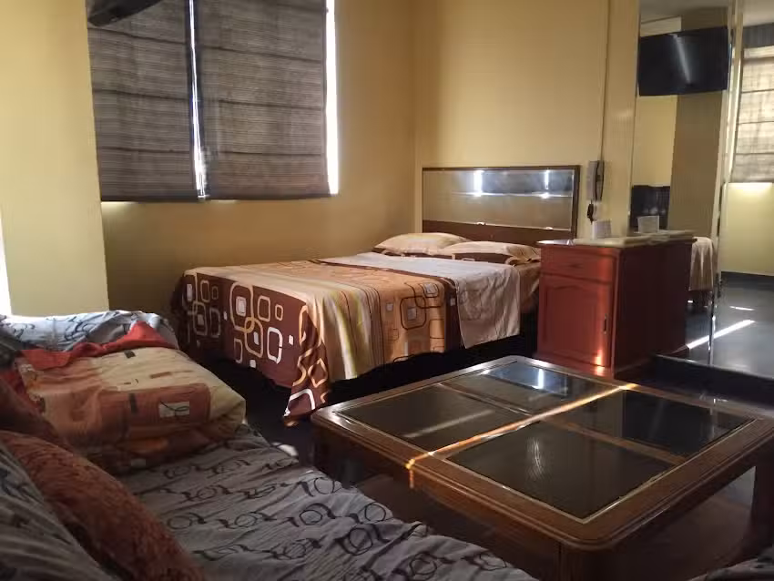 Hostal las vegas huaycan