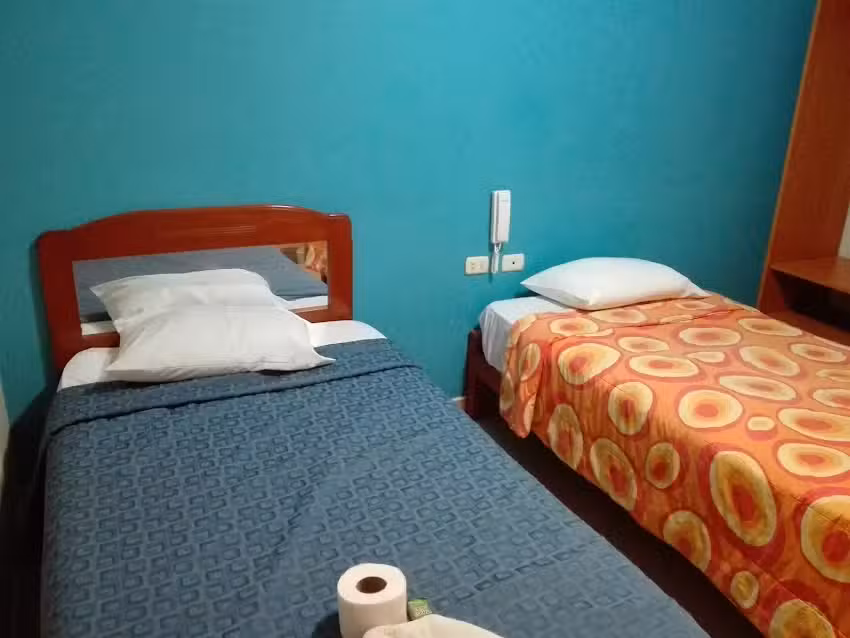 HOSTAL «LOS ÁLAMOS»