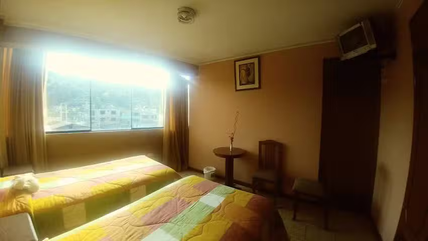 HOSTAL MYRLEN CON COCHERA