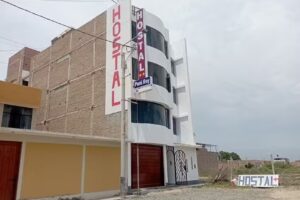 HOSTAL PERU REY ( COCHERA 24 HORAS)
