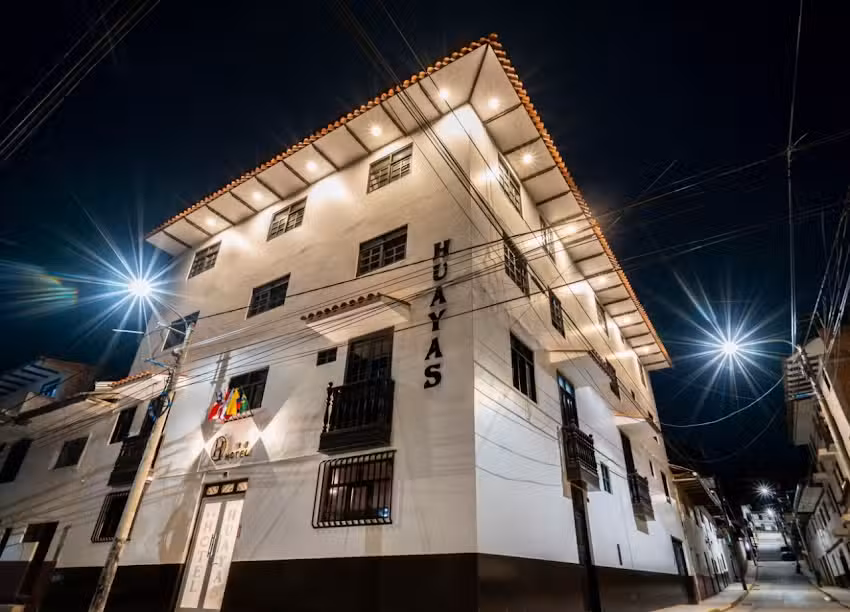 Hotel Huayas