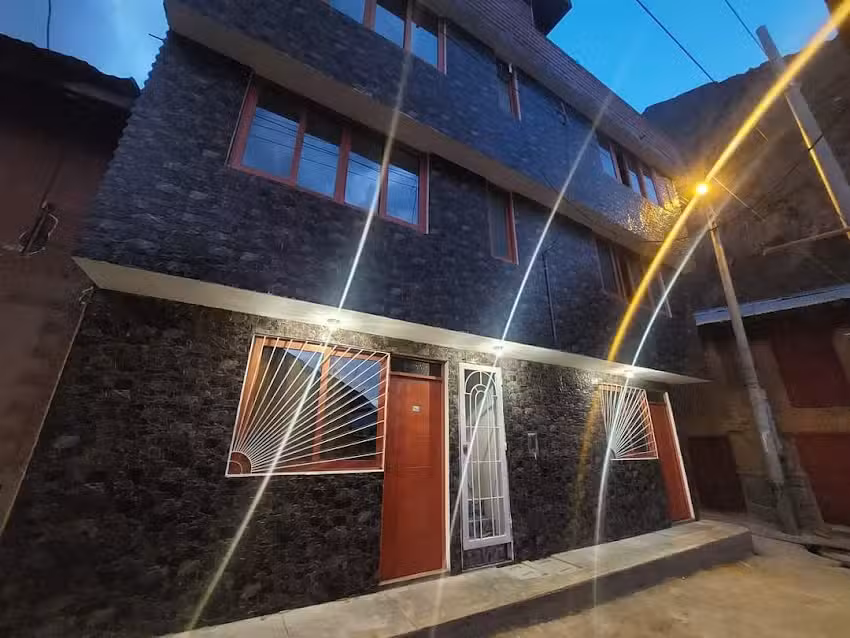 HOTEL LA CHOZA HUANCAYA