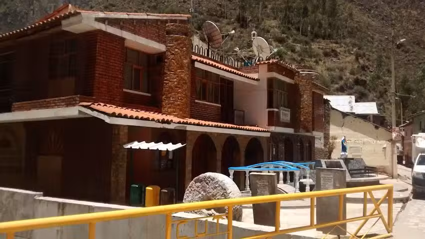 Hotel Municipal del Distrito de Tomas