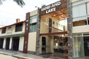 Hotel Sand and Lake Huacachina