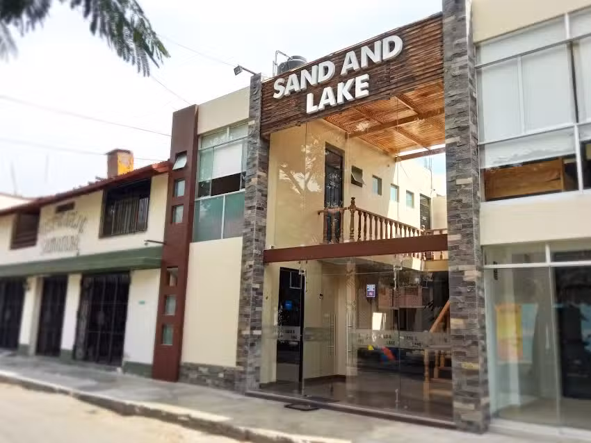 Hotel Sand and Lake Huacachina