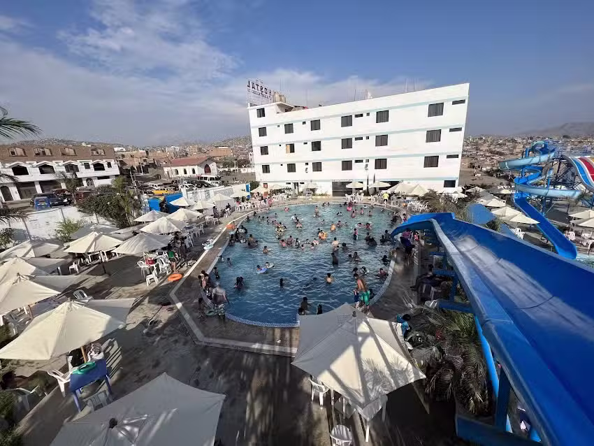 Hotel y Piscinas Las Américas II