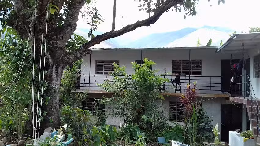 HUYRO ECOLUX HOSPEDAJE