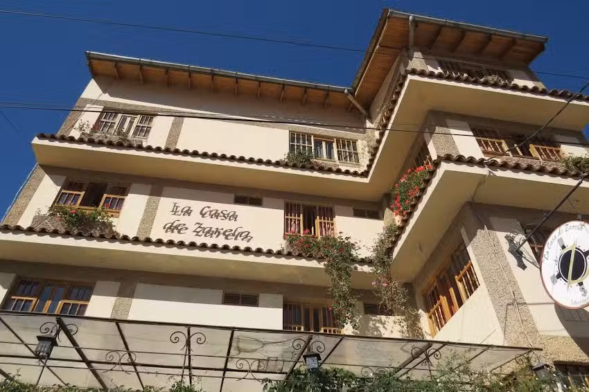 La Casa de Zarela – Hotel – Restaurante Thai