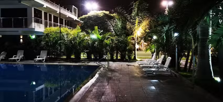 Leones Hotel