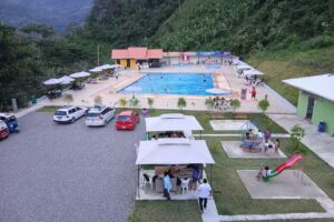 PISCINA HOTEL LOS GIRASOLES CHANCHAMAYO