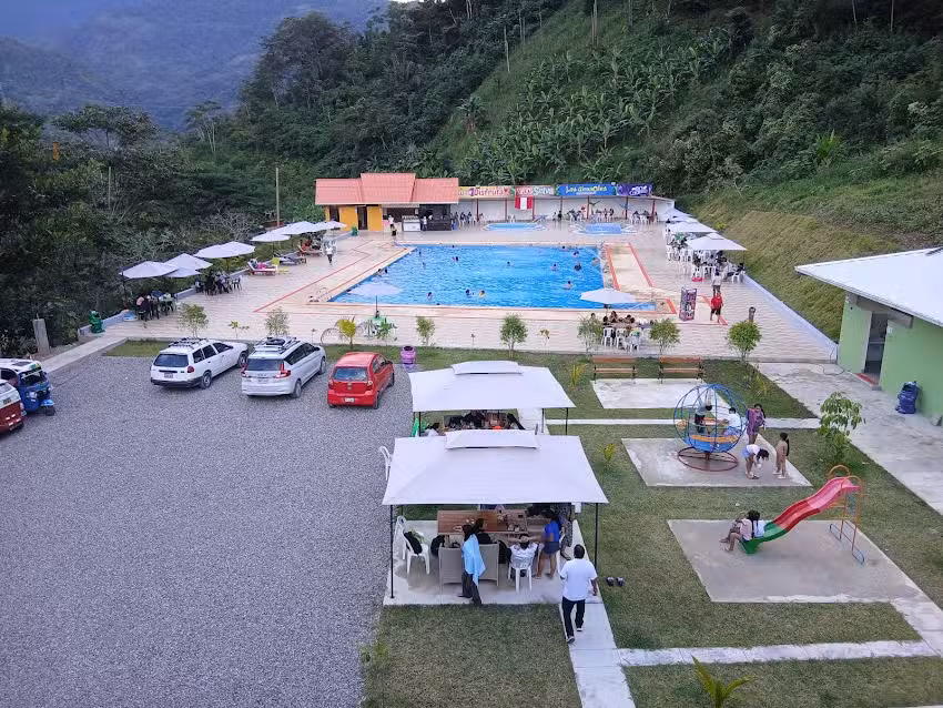 PISCINA HOTEL LOS GIRASOLES CHANCHAMAYO