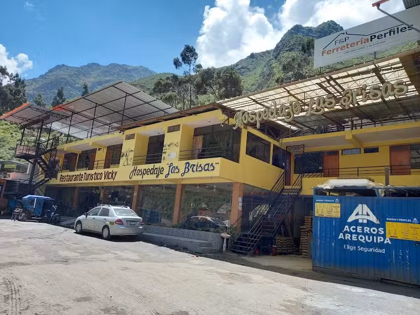 RESTAURANTE-HOSPEDAJE-MARKET «Las Brisas»