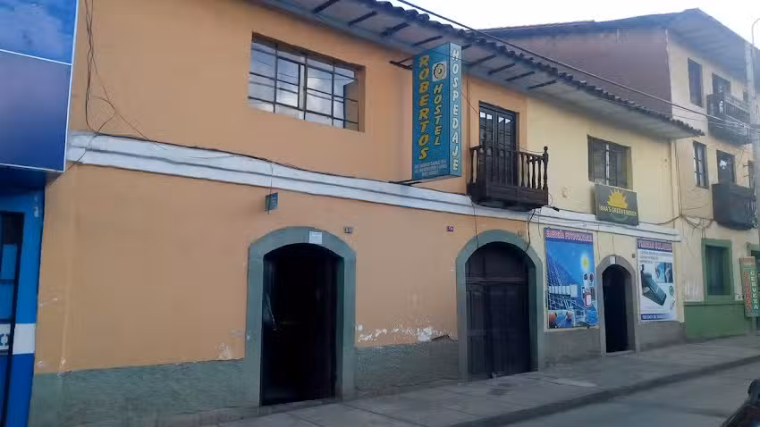 Robertos Hostel
