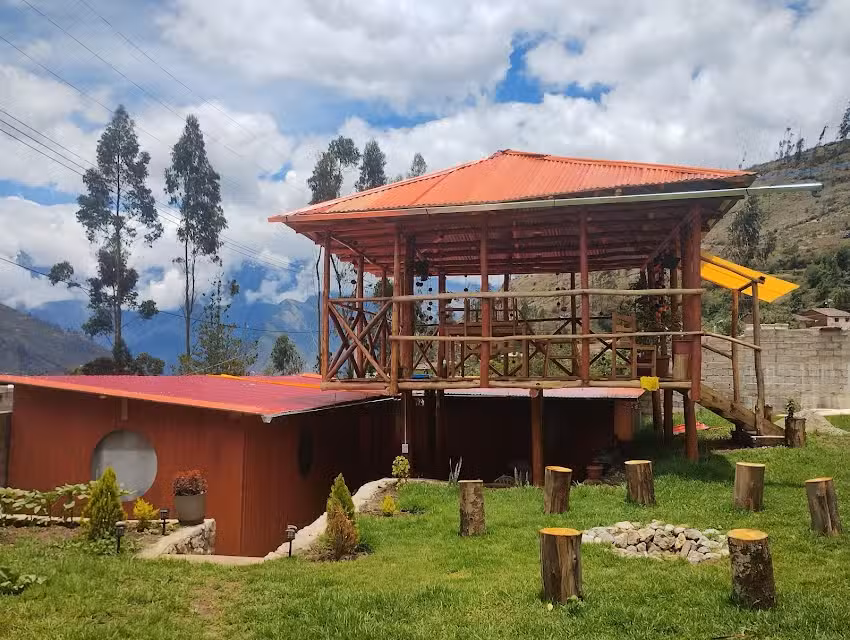 THE WOODEN HOUSE CHOQUEQUIRAO