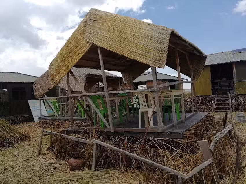 Uros Marka Lodge