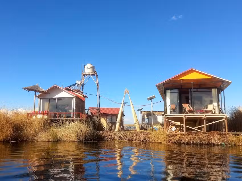 Uros Tata Willka Lodge Puno Perú